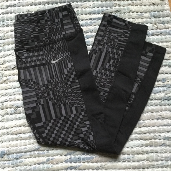 Nike Pants - Nike running dri-fit legging capris